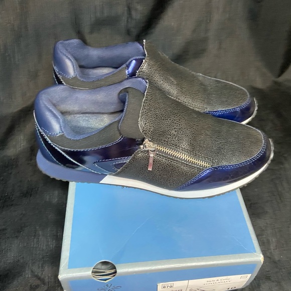 Vera Wang sneakers - Picture 6 of 7